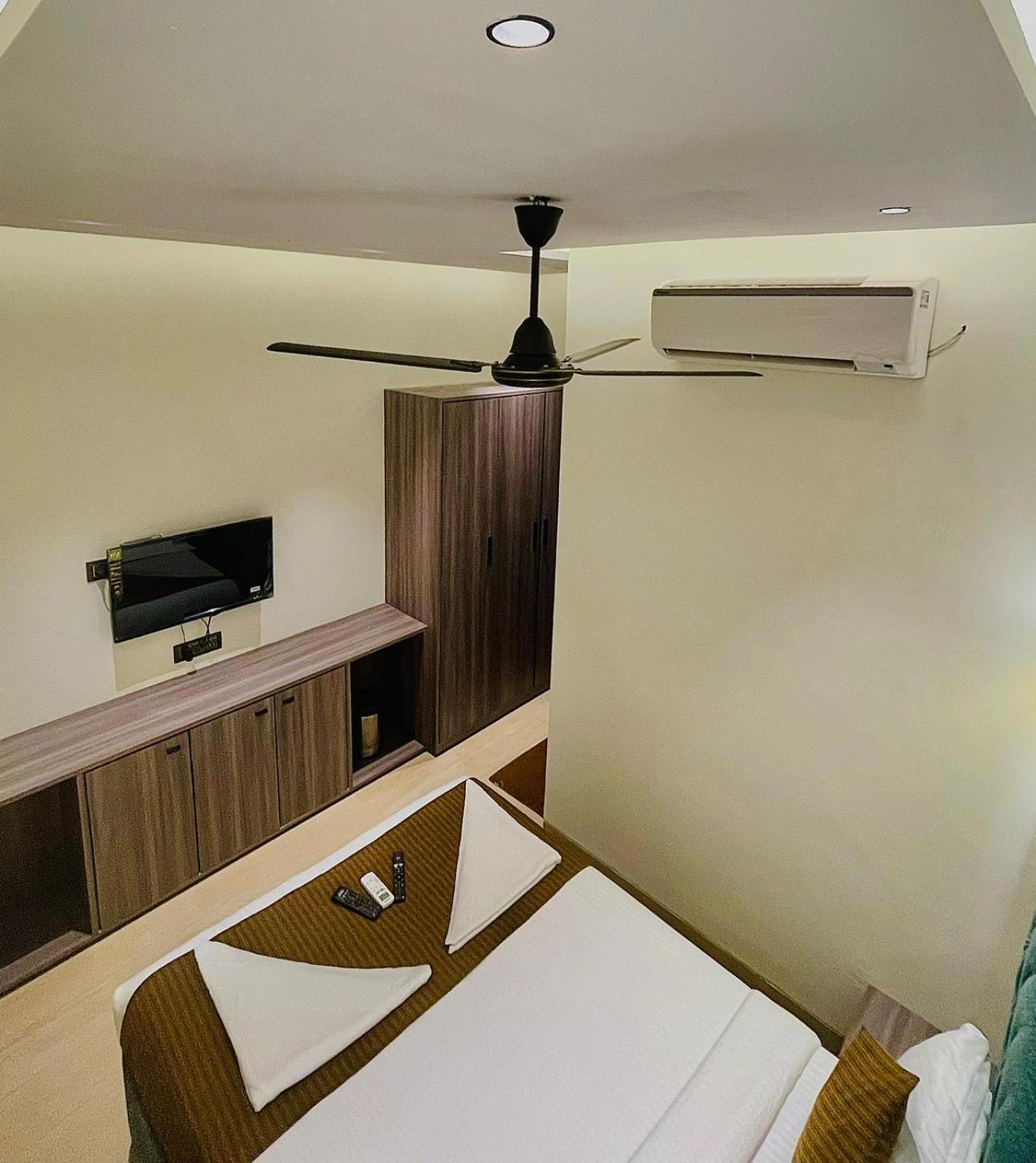 Hotel Lime Wood Mumbai Room photo